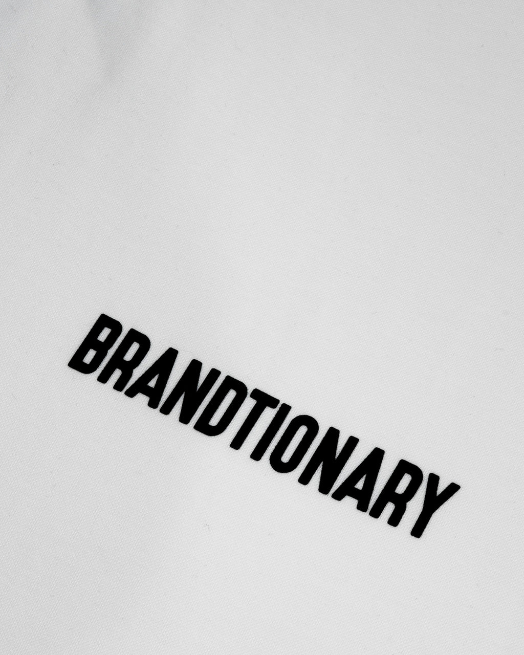 تيشيرت BRANDTIONARY كلاسيك تطريز قطري - أبيض