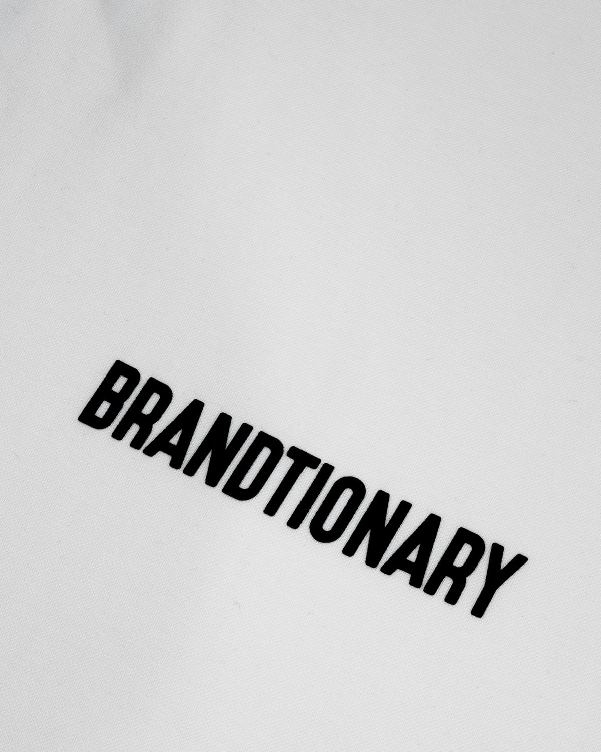 تيشيرت BRANDTIONARY كلاسيك تطريز قطري - أبيض