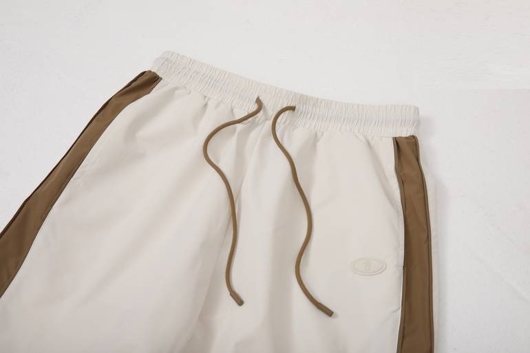 طقم رياضي كاجوال بياقة كاب – أبيض وبيج