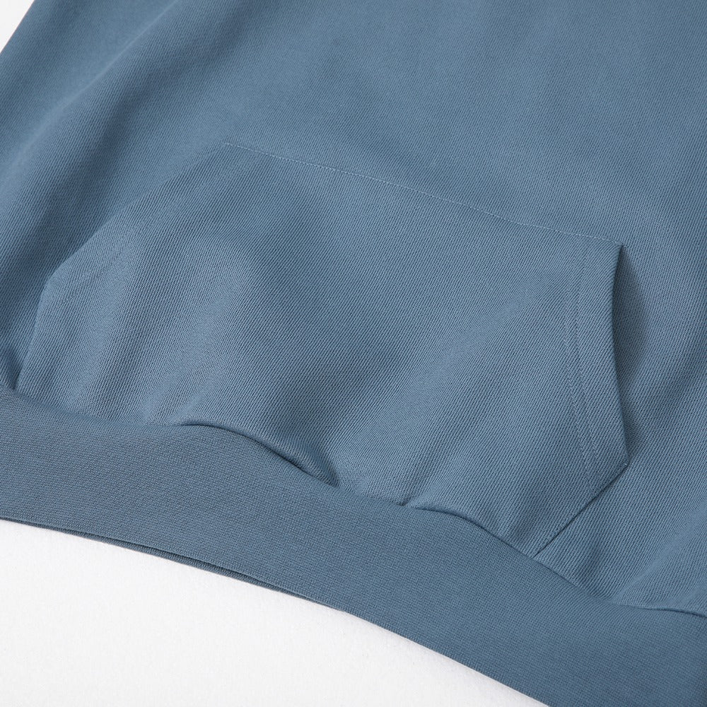 هودي أزرق مطبوع "Not Here Yet" مع غطاء رأس