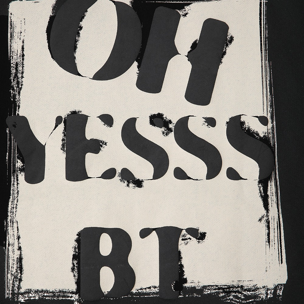 هودي أسود مطبوع "Oh Yees" مع غطاء رأس أبيض