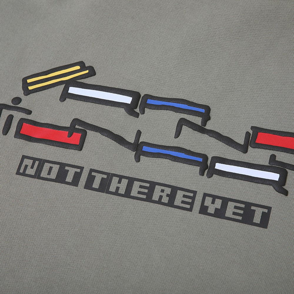 هودي كاكي مطبوع "Not There Yet" مع غطاء رأس